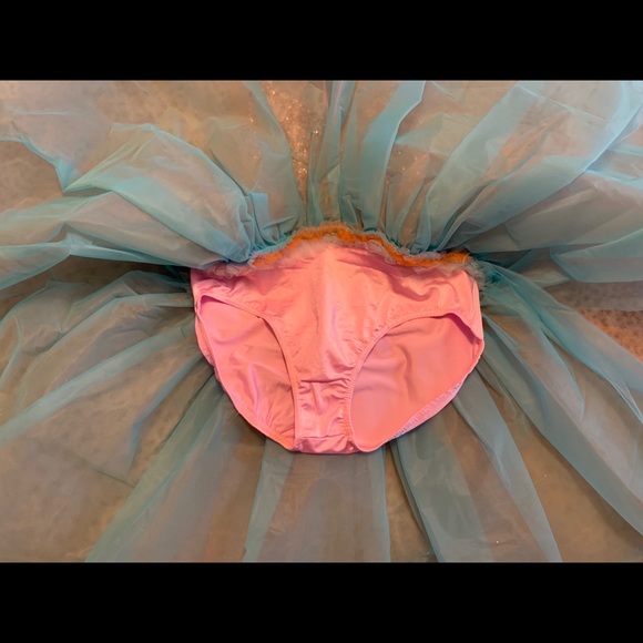 Big beautiful & full tulle tutu dance costume. - Picture 4 of 11